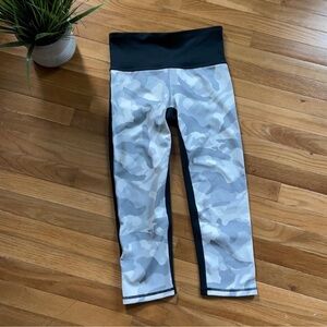 GAP Women's Black and Gray Camouflage Leggings